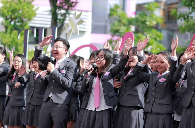 Lễ khai giảng Việt Nam trong mắt thầy cô ngoại - 3 Lễ khai giảng diễn ra khá ngắn gọn để dành thời gian cho các hoạt động ý nghĩa.