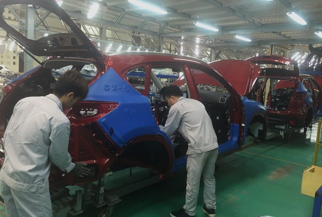 Kế hoạch liên tục giảm giá của ô tô Việt Nam - 2 Ngành sản xuất ô tô Việt Nam được dự báo, sẽ đối mặt với nguy cơ không thể cạnh tranh nổi, thậm chí là không tồn tại được, trước sức ép xe nhập khẩu.