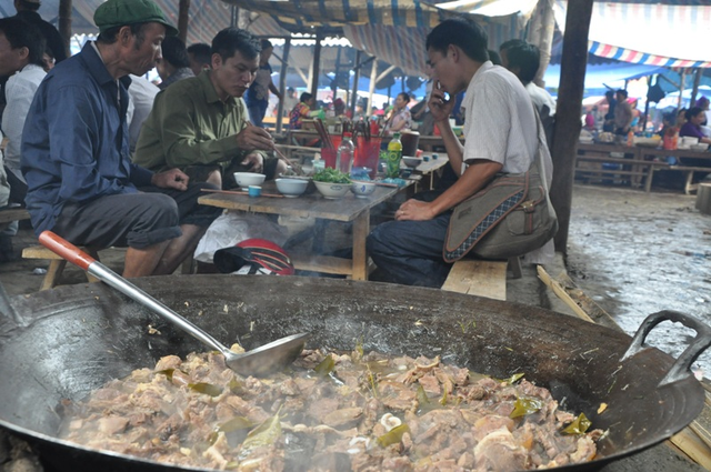 Nhá»¯ng ná»i tháº¯ng cá» á» cÃ¡c phiÃªn chá»£ vÃ¹ng cao thÆ°á»ng ráº¥t lá»n, Äá»§ cho vÃ i chá»¥c ngÆ°á»i Än.