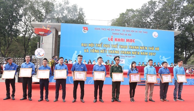 Hà Nội: 1.250 công trình, phần việc được hoàn thành trong Tháng thanh niên - 1
Đại diện tác giả 27 mô hình, đội hình, công trình và phần việc tiêu biểu nhận bằng khen