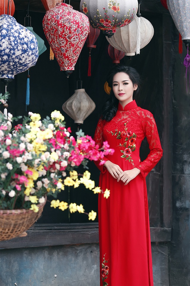 “Hot girl dao kéo” khoe vẻ đẹp mỹ miều trong tà áo dài dân tộc - 10 “Hot girl dao kéo” khoe vẻ đẹp mỹ miều trong tà áo dài dân tộc - 10