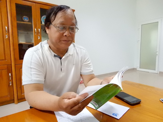 Chân dung thầy giáo U60 nhảy điệu “Đàn gà con” khiến dân mạng phát sốt - 2 Ngoài biên đạo các bài múa cho thiếu nhi, thầy Mùi còn viết kịch bản sinh hoạt cho công tác đội