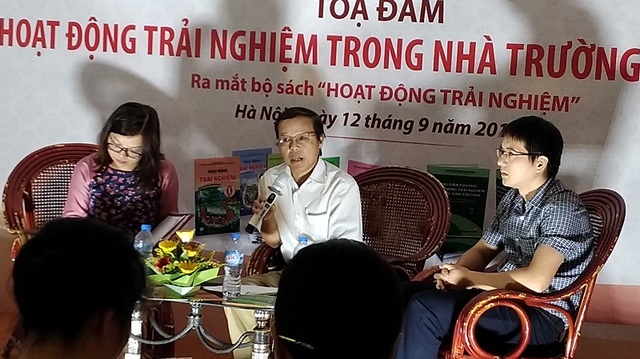PGS.TS. Nguyễn Hữu Hợp: Kiến thức không phải là kết quả quan trọng nhất mà giáo dục mang lại! - 1 PGS.TS. Nguyễn Hữu Hợp chia sẻ tại buổi tọa đàm.