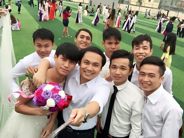 Giảng viên 8X và loạt lời phê “bá đạo” khiến sinh viên ngóng hơn điểm số - 7 Thầy Phương được các sinh viên rất yêu quý.
