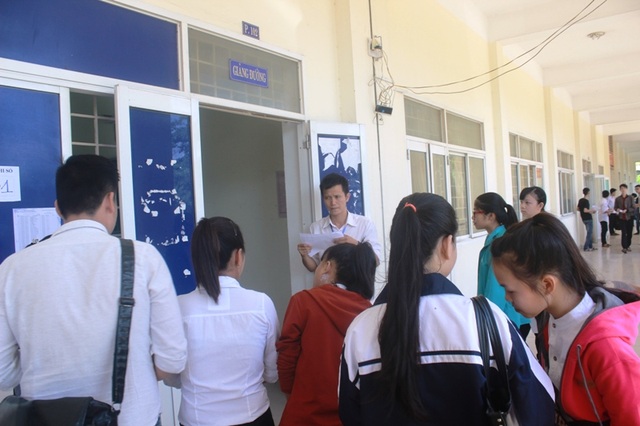 Tập trung củng cố kiến thức cho học sinh trước kỳ thi Quốc gia - 1 Kỳ thi Quốc gia năm nay sẽ được tổ chức tại các địa phương như mọi năm, nhưng mỗi tỉnh sẽ chỉ còn 1 cụm thi do Sở GD-ĐT chủ trì