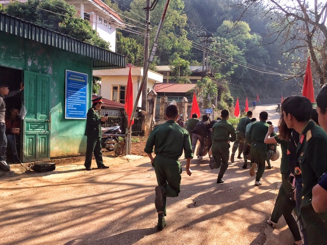 Sôi nổi tái hiện xe đạp thồ Điện Biên Phủ tại Lễ hội Hoa Ban - 10 Sức nóng của cuộc thi càng lúc càng tăng dần.