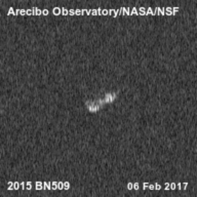 Hình dáng tiểu hành tinh 2015 BN509 giống như hạt đậu phụng và cách di chuyển được đài quan sát ghi lại được