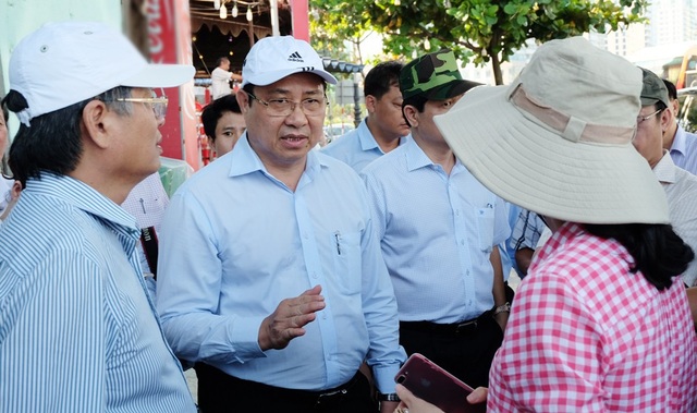 Chủ tịch Đà Nẵng kêu gọi người dân khắc phục hậu quả mưa bão đón APEC - 1 Chủ tịch Đà Nẵng kêu gọi người dân khắc phục hậu quả mưa bão đón APEC - 1