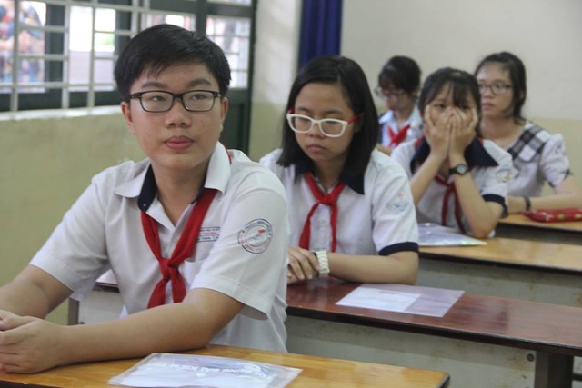Phụ huynh TPHCM lo con không có chỗ học lớp 10 công lập - 1 TPHCM có gần 82.000 thí sinh đăng ký dự thi vào lớp 10 năm học 2017-2018, trong khi chỉ tiêu là hơn 63.000.