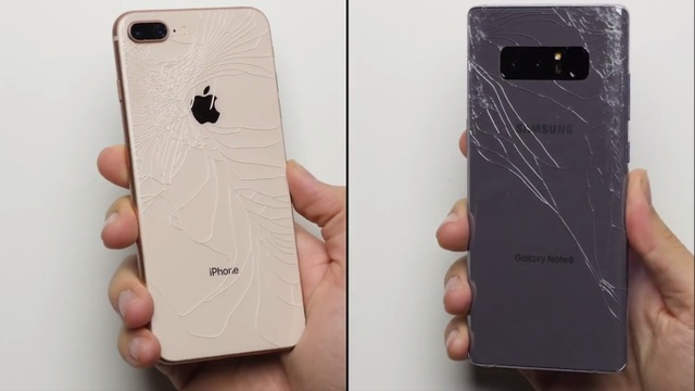 Mặt lưng kính trên iPhone 8 hay Galaxy Note8 dễ vỡ hơn? - 2 Cả iPhone 8 Plus lẫn Galaxy Note8 đều bị hư hại nghiêm trọng ở mặt lưng sau bài thử nghiệm đầu tiên