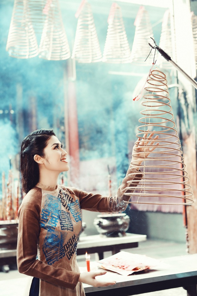 Siêu mẫu Thu Hằng nhớ Tết Trung thu nghèo, thèm chiếc bánh nướng, bánh dẻo - 10 Chính vì vậy, thời gian vừa qua Thu Hằng đi công tác nước ngoài nhiều cũng như dành thời cho công việc kinh doanh cùng gia đình.