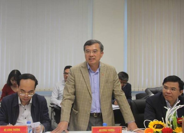 Dự án lọc hóa dầu hơn 9 tỷ USD sắp cho ra sản phẩm thương mại - 3
Ông Hoàng Quốc Vượng - Thứ trưởng Bộ Công Thương đề nghị Công ty tập trung nhân lực, vật lực, phối hợp tốt với tổng thầu tiến hành các thí nghiệm, vận hành thử các hạng mục nhà máy