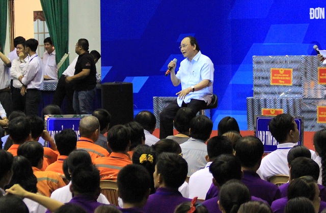 Thủ tướng gặp gỡ người lao động lần thứ 2 trong sự kiện Tháng Công nhân - 1
Thủ tướng Nguyễn Xuân Phúc gặp gỡ với công nhân lao động trong Tháng công nhân 2016 (Ảnh: Trung Kiên).