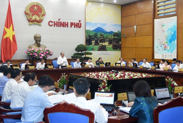 Thủ tướng “sốt ruột” với 5.719 giấy phép con - 2 Toàn cảnh phiên họp Chính phủ thường kỳ tháng 7/2017.