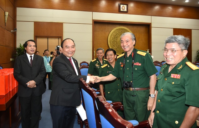 Thủ tướng và chuyến ra Bắc nhiều tháng trên đường Trường Sơn - 1
Thủ tướng gặp mặt đoàn đại biểu Hội truyền thống Trường Sơn - Đường Hồ Chí Minh.