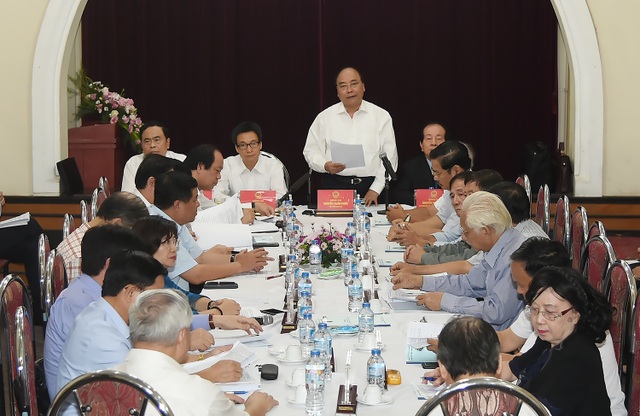 Thủ tướng: Nếu không tâm huyết với Đảng đã không ai “đòi” làm hội chính trị - 1 Thủ tướng chia sẻ với những khó khăn của Liên hiệp các hội Văn hoá nghệ thuật Việt Nam.