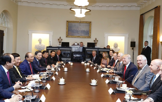 Thủ tướng Nguyễn Xuân Phúc hội đàm với Tổng thống Donald Trump - 3
Thủ tướng Nguyễn Xuân Phúc hội đàm với Tổng thống Hợp chúng quốc Hoa Kỳ Donald Trump.