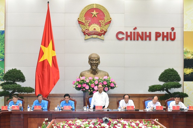 “Những người được Thủ tướng tặng kinh phí đã có nhà chưa?” - 1 Thủ tướng chủ trì cuộc họp về Quy chế về mối quan hệ công tác giữa Chính phủ và Tổng Liên đoàn năm 2016-2017