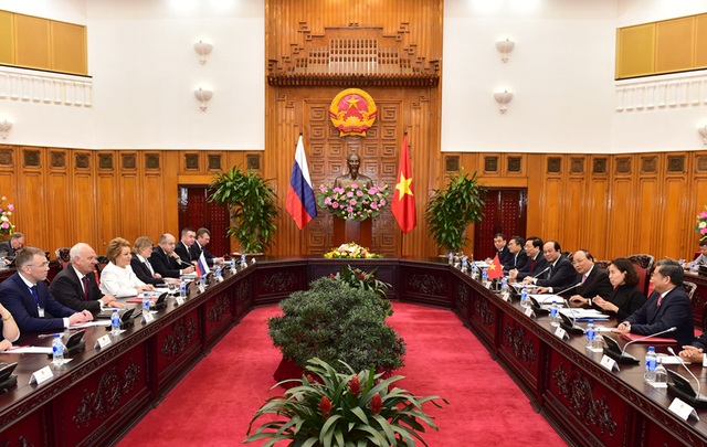 Thủ tướng: Ủng hộ Nga đầu tư làm tàu điện ngầm tại Việt Nam - 1
Thủ tướng Nguyễn Xuân Phúc tiếp Chủ tịch Hội đồng Liên bang Nga.