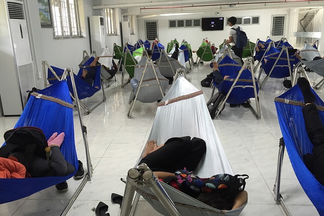 Thư viện trường đại học có võng cho sinh viên nghỉ trưa - 3 Không chỉ là nơi tự học và đọc sách, sinh viên còn được bố trí cả võng để nghỉ trưa
