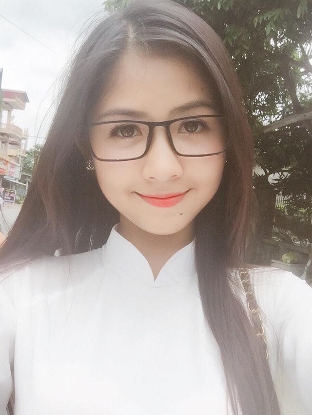 Hot girl mắt lác Hot Girl Mắt Lác