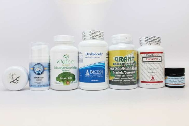 FDA vạch chiêu trò quảng cáo thực phẩm chức năng “chữa ung thư” - 2
FDA đã cảnh báo 14 công ty quảng cáo sai về các sản phẩm “chữa” ung thư.