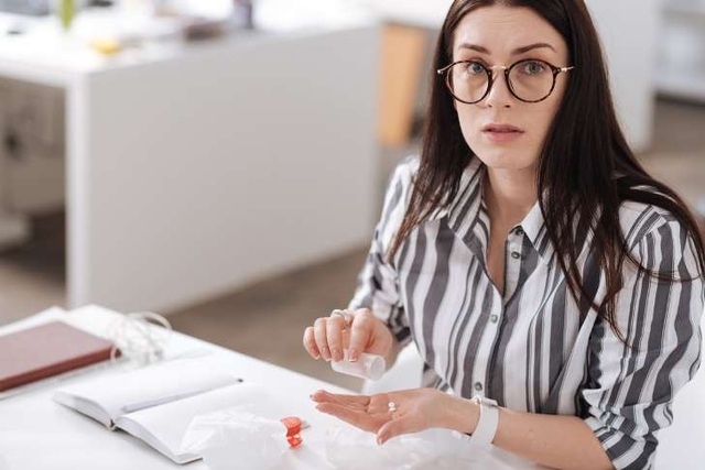 Uống thuốc đã hết hạn sử dụng có an toàn không? - 1 Uống thuốc đã hết hạn sử dụng có an toàn không? - 1