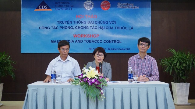 Chuyên gia phân tích 5 vấn đề khó khăn trong công cuộc phòng chống thuốc lá tại Việt Nam - 1 Bà Phan Thị Hải cùng các chuyên gia tại hội thảo. Ảnh: Phú Thọ.