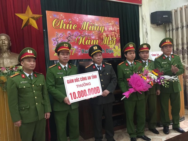 Thưởng nóng lực lượng phá án vụ giết tài xế cướp hơn 34 tấn thép - 2
Phòng Cảnh sát hình sự công an tỉnh Bắc Ninh đã được khen thưởng với thành tích phá án nhanh vụ giết tài xế cướp hơn 34 tấn thép