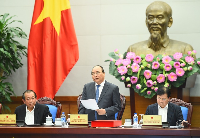 Thủ tướng: Phải hạn chế xây nhà cao tầng ở trung tâm thành phố - 3 Thủ tướng Chính phủ Nguyễn Xuân Phúc yêu cầu các Bộ liên quan phải sớm báo cáo cơ chế, chính sách cho TPHCM đầu tư phát triển hạ tầng giao thông (ảnh: VGP)