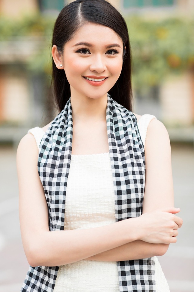 Á hậu Thùy Dung chia sẻ với sinh viên bí quyết nói tiếng Anh “như gió” - 2 Từng là một người nhút nhát, mờ nhạt, Thuỳ Dung cho biết, cô đã vượt qua chính mình bằng kim chỉ nam riêng.