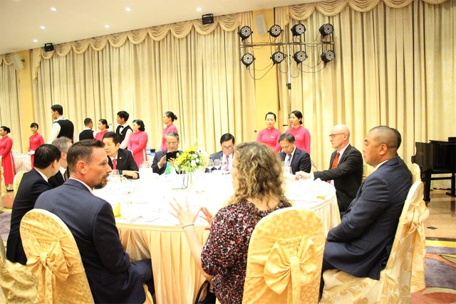 Chủ tịch nước mở tiệc chiêu đãi cấp Nhà nước Tổng thống Donald Trump - 1 Tiệc chiêu đãi Tổng thống Mỹ Donald Trump được tổ chức trang trọng tại Trung tâm Hội nghị Quốc tế (Hà Nội)...