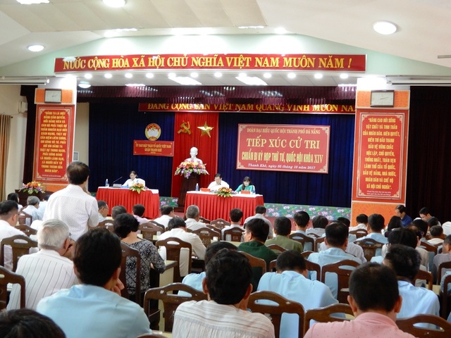 Cử tri yêu cầu công khai 137 lô biệt thự ở Sơn Trà là của ai - 1 Đoàn đại biểu Quốc hội TP Đà Nẵng đã có buổi tiếp xúc với các cử tri quận Thanh Khê chuẩn Kỳ họp thứ tư, Quốc hội khóa XIV.
