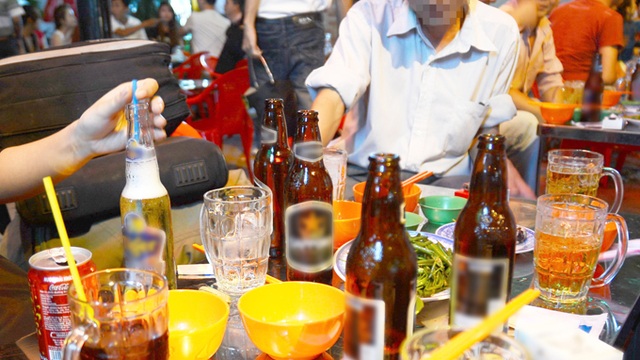 Người Việt uống hết gần 3,8 tỷ lít bia trong năm 2016 - 1 Việt Nam trong vài năm trở lại đây vẫn được đánh giá là một trong những thị trường bia lớn nhất Châu Á.