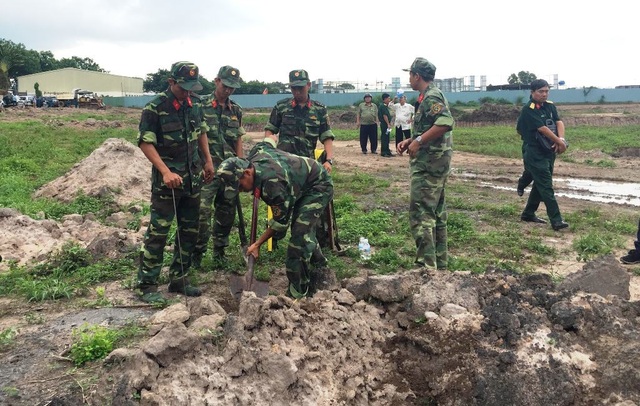 Khảo sát mộ liệt sĩ tại Tân Sơn Nhất: Phát hiện một số di vật - 1 Khảo sát tìm mộ liệt sĩ trong sân bay Tân Sơn Nhất