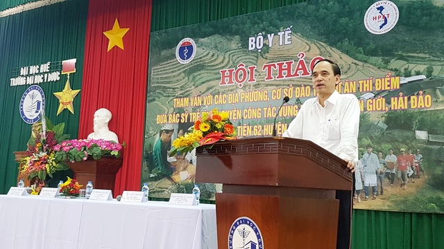 Tìm thêm nguồn bác sĩ trẻ tình nguyện về công tác tại vùng sâu - 1 BS Phạm Văn Tác, Vụ trưởng Vụ Tổ chức cán bộ (Bộ Y tế) phát biểu chỉ đạo tại Hội thảo