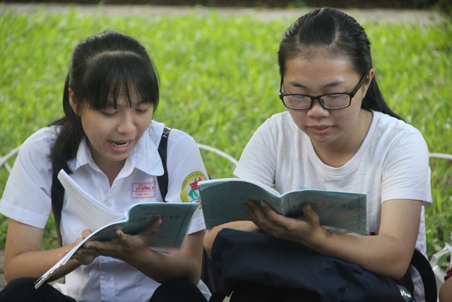 Gần 373.000 thí sinh đăng ký bài thi Khoa học Xã hội - 1
Thí sinh lưu ý: Bài thi tổ hợp Khoa học Xã hội đối với thí sinh Giáo dục thường xuyên chỉ có 2 môn thi thành phần là Lịch sử và Địa lí.