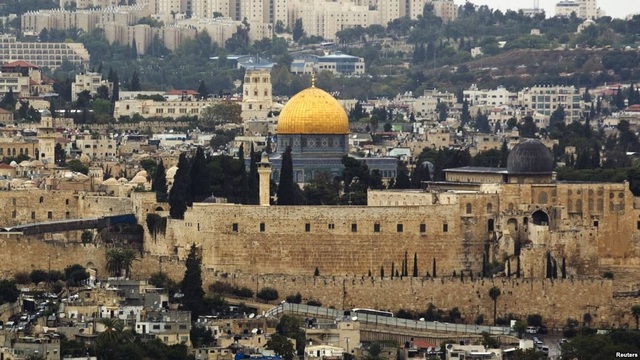 Đằng sau quyết định thổi bùng căng thẳng ở Trung Đông của Tổng thống Trump - 3
Jerusalem được coi là nơi linh thiêng nhưng cũng thể hiện sự chia rẽ và xung đột giữa các tín ngưỡng khác nhau. (Ảnh: EPA)
