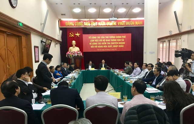 Mỗi năm doanh nghiệp “mất” 30 triệu ngày công, 15.000 tỷ đồng vì... kiểm tra! - 2 Tổ công tác của Thủ tướng làm việc tại Bộ GTVT chiều 30/11