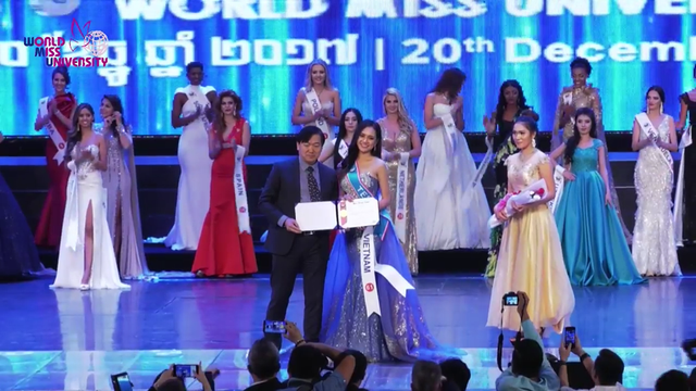 Nữ sinh Việt giành giải Phong thái cuộc thi Hoa khôi các trường ĐH thế giới - 4 Nữ sinh Việt giành giải Phong thái cuộc thi Hoa khôi các trường ĐH thế giới - 4