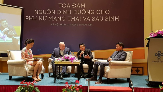 “Bà bầu” uống thuốc bổ vô tội vạ nguy hiểm như thế nào? - 1 PGS.TS Nguyễn Duy Ánh, Giám đốc BV Phụ sản Hà Nội trả lời tại buổi toạ đàm. Ảnh: T.A