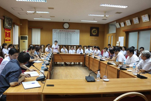 Vụ tử vong chạy thận: Tổng hội Y học kiến nghị xử lý đúng người, đúng tội! - 2
Tổng hội Y học Việt Nam thăm các Bác sỹ và cán bộ y tế khoa Hồi sức tích cực - đơn nguyên thận nhân tạo Bệnh viện đa khoa tỉnh Hoà Bình