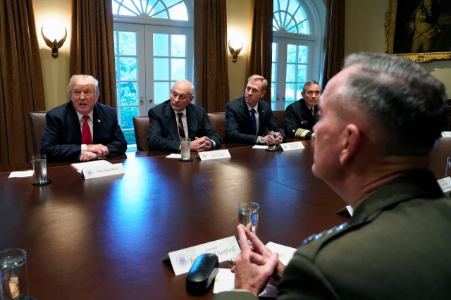 Dân tình phát sốt vì bình luận “khoảng lặng trước bão”của ông Trump - 2
Ông Trump nói cuộc họp là khoảng lặng trước bão. (Ảnh: Reuters)