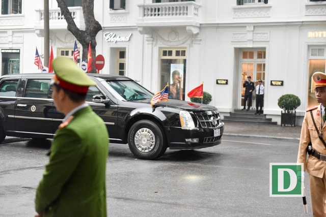 Người Hà Nội háo hức xem xe “quái thú” của Tổng thống Trump trên phố - 4 Người Hà Nội háo hức xem xe “quái thú” của Tổng thống Trump trên phố - 4