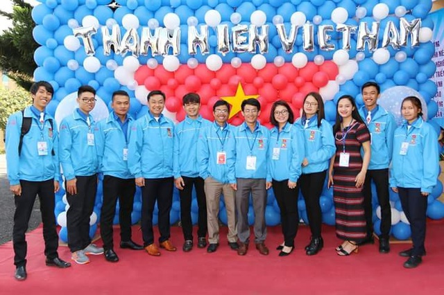 Thí sinh Hoa khôi Sinh viên là đại biểu ĐH Đoàn toàn quốc XI - 4
Touneh Êmira cùng các Đoàn viên ưu tú tỉnh Lâm Đồng.