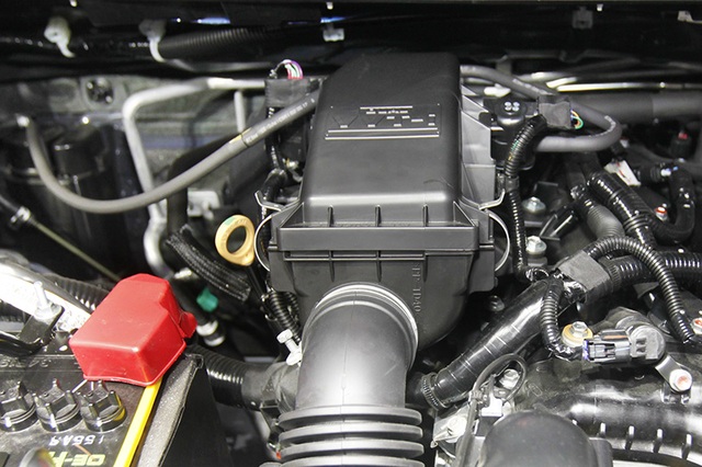 Toyota Avanza - Đừng thách thức khách hàng Việt - 4 Chiếc Toyota Avanza có mặt Việt Nam lần này là sử dụng động cơ 1.5L Dual VVT-i, trong khi trong khu vực ASEAN, chiếc xe này có thêm lựa chọn động cơ 1.3L.