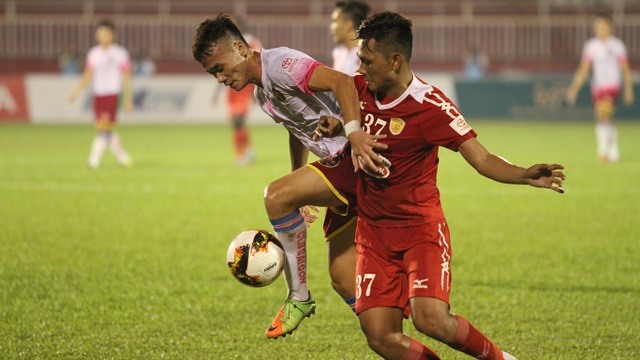 Sài Gòn FC thắng đội bóng của Công Vinh trong trận derby TPHCM - 2 Sài Gòn FC tỏ ra nguy hiểm hơn trong các pha hãm thành (ảnh: Trọng Vũ)