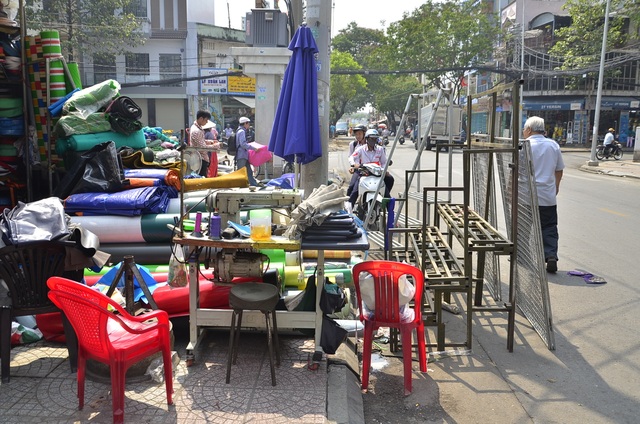 Tiểu thương chợ Dân Sinh đồng loạt trả lại vỉa hè - 9 Tiểu thương chợ Dân Sinh đồng loạt trả lại vỉa hè