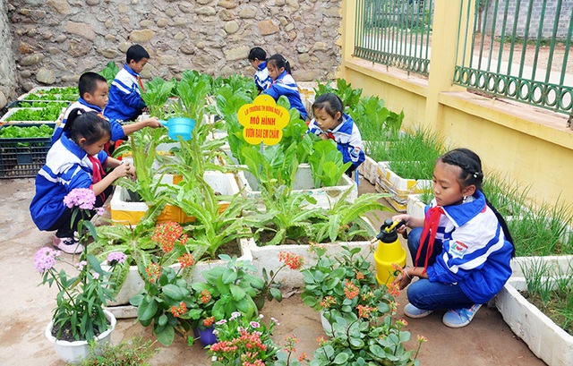 PGS.TS. Nguyễn Hữu Hợp: Kiến thức không phải là kết quả quan trọng nhất mà giáo dục mang lại! - 2 Giáo dục trải nghiệm sẽ giúp học sinh thông minh và hạnh phúc hơn.