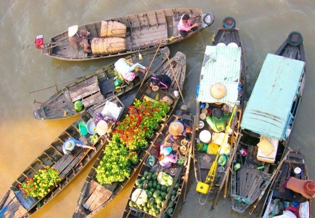 Ngây ngất với những trải nghiệm chỉ có ở miền Tây - 4 Khung cảnh nhộn nhịp của chợ nổi miền Tây.